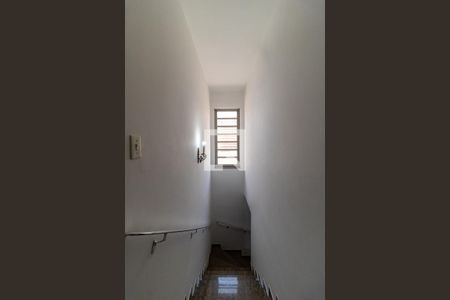 Casa à venda com 180m², 3 quartos e 2 vagas Casa à venda com 180m², 3 quartos e 2 vagasEscada