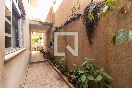 Casa à venda com 180m², 3 quartos e 2 vagas Casa à venda com 180m², 3 quartos e 2 vagasCorredor Lateral