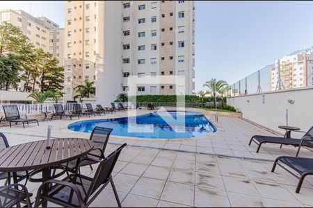 Apartamento à venda com 141m², 3 quartos e 4 vagas Apartamento à venda com 141m², 3 quartos e 4 vagasÁrea comum - Piscina