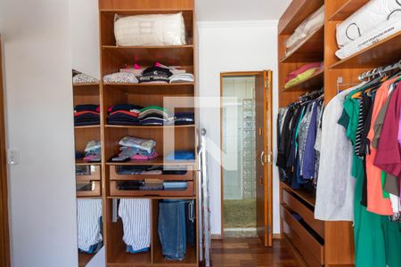 Casa à venda com 120m², 2 quartos e 2 vagasCloset da suíte