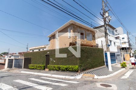 Casa à venda com 120m², 2 quartos e 2 vagasFachada