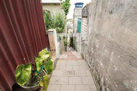 Casa à venda com 100m², 2 quartos e 2 vagasEscada