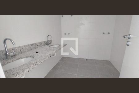 Apartamento à venda com 130m², 3 quartos e 4 vagas Apartamento à venda com 130m², 3 quartos e 4 vagasBanheiro Quarto 1 suíte