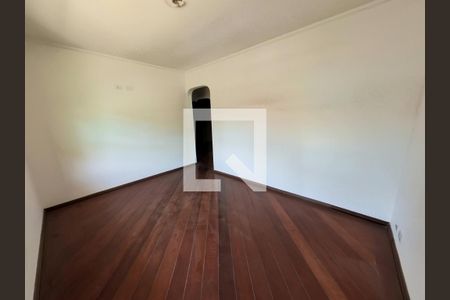 Casa à venda com 473m², 4 quartos e 8 vagas Casa à venda com 473m², 4 quartos e 8 vagasQuarto 1