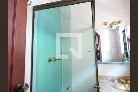 Casa à venda com 473m², 4 quartos e 8 vagasBanheiro do Quarto 3