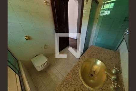 Casa à venda com 473m², 4 quartos e 8 vagas Casa à venda com 473m², 4 quartos e 8 vagasBanheiro do Quarto 1