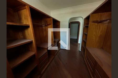 Casa à venda com 473m², 4 quartos e 8 vagas Casa à venda com 473m², 4 quartos e 8 vagasQuarto 1