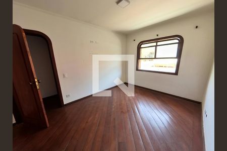 Casa à venda com 473m², 4 quartos e 8 vagas Casa à venda com 473m², 4 quartos e 8 vagasQuarto 2