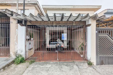 Casa à venda com 136m², 3 quartos e 2 vagas Casa à venda com 136m², 3 quartos e 2 vagasFachada