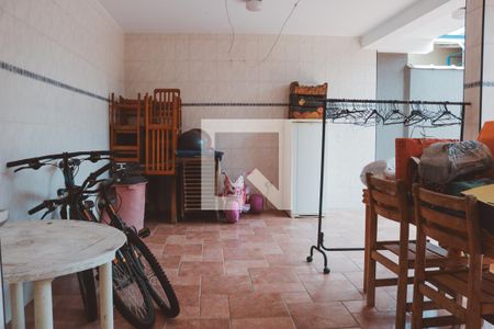 Casa à venda com 115m², 3 quartos e 5 vagas Casa à venda com 115m², 3 quartos e 5 vagasQuintal