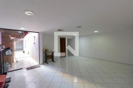 Casa à venda com 220m², 3 quartos e 3 vagas Casa à venda com 220m², 3 quartos e 3 vagasÁrea comum Salão