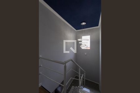 Casa à venda com 220m², 3 quartos e 3 vagas Casa à venda com 220m², 3 quartos e 3 vagasEscada