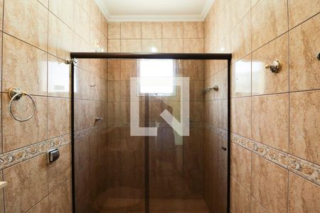 Casa à venda com 246m², 3 quartos e 5 vagasBanheiro da Suíte