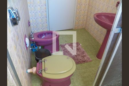 Casa à venda com 240m², 3 quartos e 2 vagas Casa à venda com 240m², 3 quartos e 2 vagasBanheiro 2