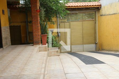 Casa para alugar com 270m², 3 quartos e 5 vagasQuintal