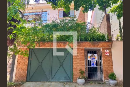 Casa à venda com 161m², 3 quartos e 6 vagas Casa à venda com 161m², 3 quartos e 6 vagasFachada