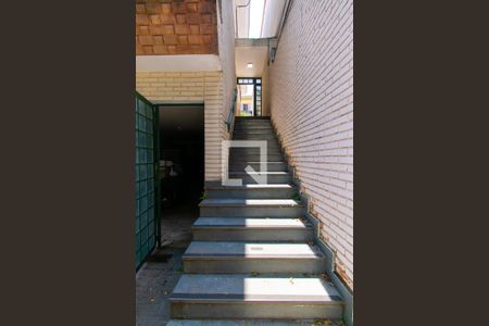 Casa à venda com 161m², 3 quartos e 6 vagas Casa à venda com 161m², 3 quartos e 6 vagasEntrada