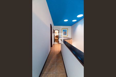 Casa à venda com 240m², 4 quartos e 2 vagas Casa à venda com 240m², 4 quartos e 2 vagasCorredor