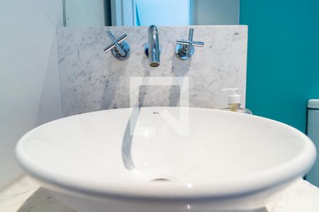 Apartamento à venda com 220m², 4 quartos e 3 vagas Apartamento à venda com 220m², 4 quartos e 3 vagasLavabo Detalhe