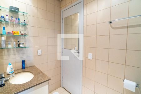 Apartamento à venda com 220m², 4 quartos e 3 vagas Apartamento à venda com 220m², 4 quartos e 3 vagasBanheiro da Suíte 1