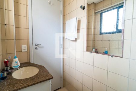 Apartamento à venda com 220m², 4 quartos e 3 vagas Apartamento à venda com 220m², 4 quartos e 3 vagasBanheiro da Suíte 2