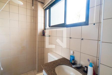 Apartamento à venda com 220m², 4 quartos e 3 vagas Apartamento à venda com 220m², 4 quartos e 3 vagasBanheiro da Suíte 2