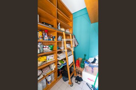 Apartamento à venda com 220m², 4 quartos e 3 vagas Apartamento à venda com 220m², 4 quartos e 3 vagasDespensa