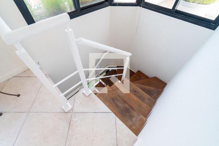 Apartamento à venda com 220m², 4 quartos e 3 vagas Apartamento à venda com 220m², 4 quartos e 3 vagasEscada