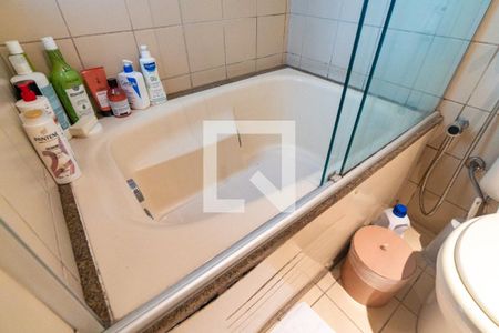 Apartamento à venda com 220m², 4 quartos e 3 vagas Apartamento à venda com 220m², 4 quartos e 3 vagasBanheiro da Suíte 1 Detalhe
