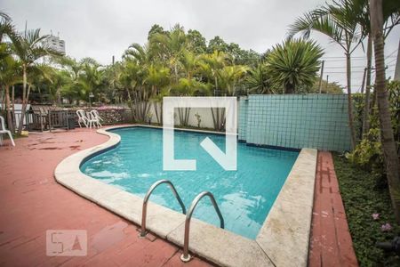 Apartamento à venda com 220m², 4 quartos e 3 vagas Apartamento à venda com 220m², 4 quartos e 3 vagasÁrea comum - Piscina