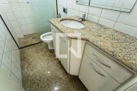 Apartamento à venda com 80m², 2 quartos e 1 vaga Apartamento à venda com 80m², 2 quartos e 1 vagaArmário do Banheiro Social