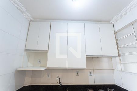 Apartamento à venda com 80m², 2 quartos e 1 vaga Apartamento à venda com 80m², 2 quartos e 1 vagaArmário da Cozinha