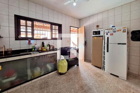 Casa à venda com 450m², 2 quartos e 4 vagas Casa à venda com 450m², 2 quartos e 4 vagasCozinha