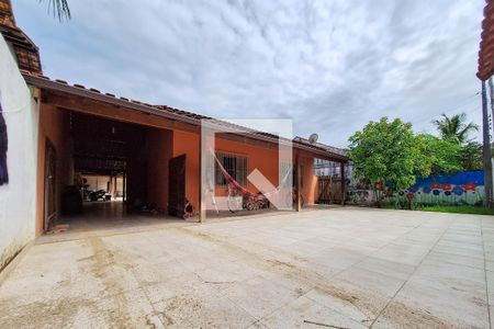 Casa à venda com 450m², 2 quartos e 4 vagas Casa à venda com 450m², 2 quartos e 4 vagasQuintal