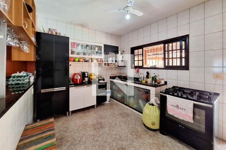 Casa à venda com 450m², 2 quartos e 4 vagas Casa à venda com 450m², 2 quartos e 4 vagasCozinha