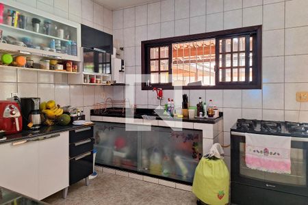 Casa à venda com 450m², 2 quartos e 4 vagas Casa à venda com 450m², 2 quartos e 4 vagasCozinha