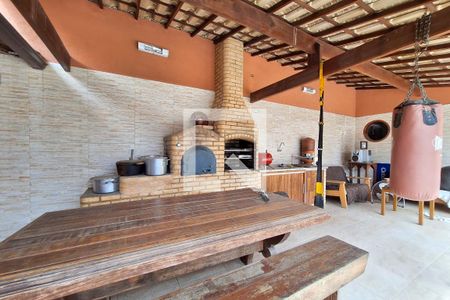 Casa à venda com 450m², 2 quartos e 4 vagas Casa à venda com 450m², 2 quartos e 4 vagasChurrasqueira