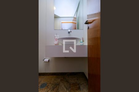 Apartamento à venda com 236m², 3 quartos e 3 vagas Apartamento à venda com 236m², 3 quartos e 3 vagasLavabo