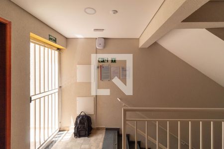 Apartamento à venda com 34m², 2 quartos e sem vaga Apartamento à venda com 34m², 2 quartos e sem vagaEscada