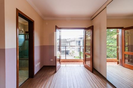 Casa de condomínio à venda com 437m², 4 quartos e 5 vagas Casa de condomínio à venda com 437m², 4 quartos e 5 vagasSuíte 2