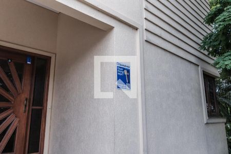 Casa de condomínio à venda com 437m², 4 quartos e 5 vagas Casa de condomínio à venda com 437m², 4 quartos e 5 vagasPlaca