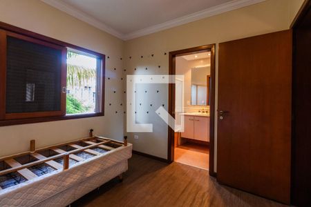 Casa de condomínio à venda com 437m², 4 quartos e 5 vagas Casa de condomínio à venda com 437m², 4 quartos e 5 vagasSuíte 3