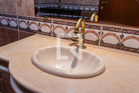 Casa de condomínio à venda com 437m², 4 quartos e 5 vagas Casa de condomínio à venda com 437m², 4 quartos e 5 vagasLavabo