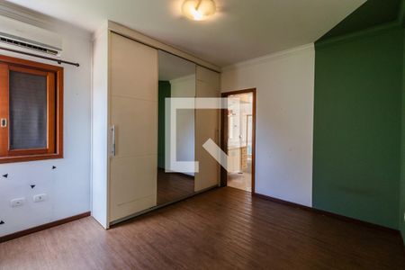 Casa de condomínio à venda com 437m², 4 quartos e 5 vagas Casa de condomínio à venda com 437m², 4 quartos e 5 vagasSuíte 1