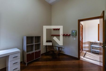 Casa de condomínio à venda com 437m², 4 quartos e 5 vagas Casa de condomínio à venda com 437m², 4 quartos e 5 vagasEscritório