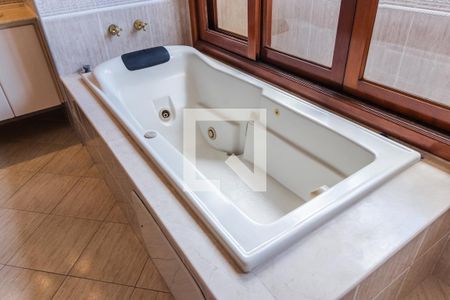 Casa de condomínio à venda com 437m², 4 quartos e 5 vagas Casa de condomínio à venda com 437m², 4 quartos e 5 vagasBanheiro da Suíte 4