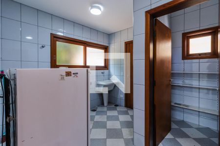 Casa de condomínio à venda com 437m², 4 quartos e 5 vagas Casa de condomínio à venda com 437m², 4 quartos e 5 vagasÁrea de Serviço