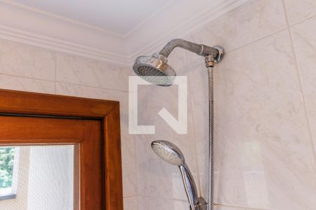 Casa de condomínio à venda com 437m², 4 quartos e 5 vagas Casa de condomínio à venda com 437m², 4 quartos e 5 vagasBanheiro da Suíte 1