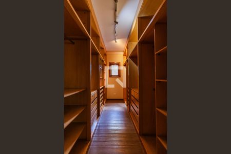 Casa de condomínio à venda com 437m², 4 quartos e 5 vagas Casa de condomínio à venda com 437m², 4 quartos e 5 vagasSuíte 4