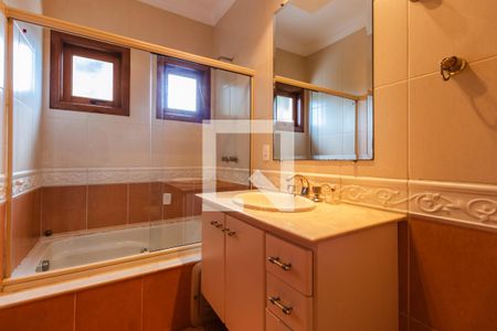 Casa de condomínio à venda com 437m², 4 quartos e 5 vagas Casa de condomínio à venda com 437m², 4 quartos e 5 vagasBanheiro da Suíte 3